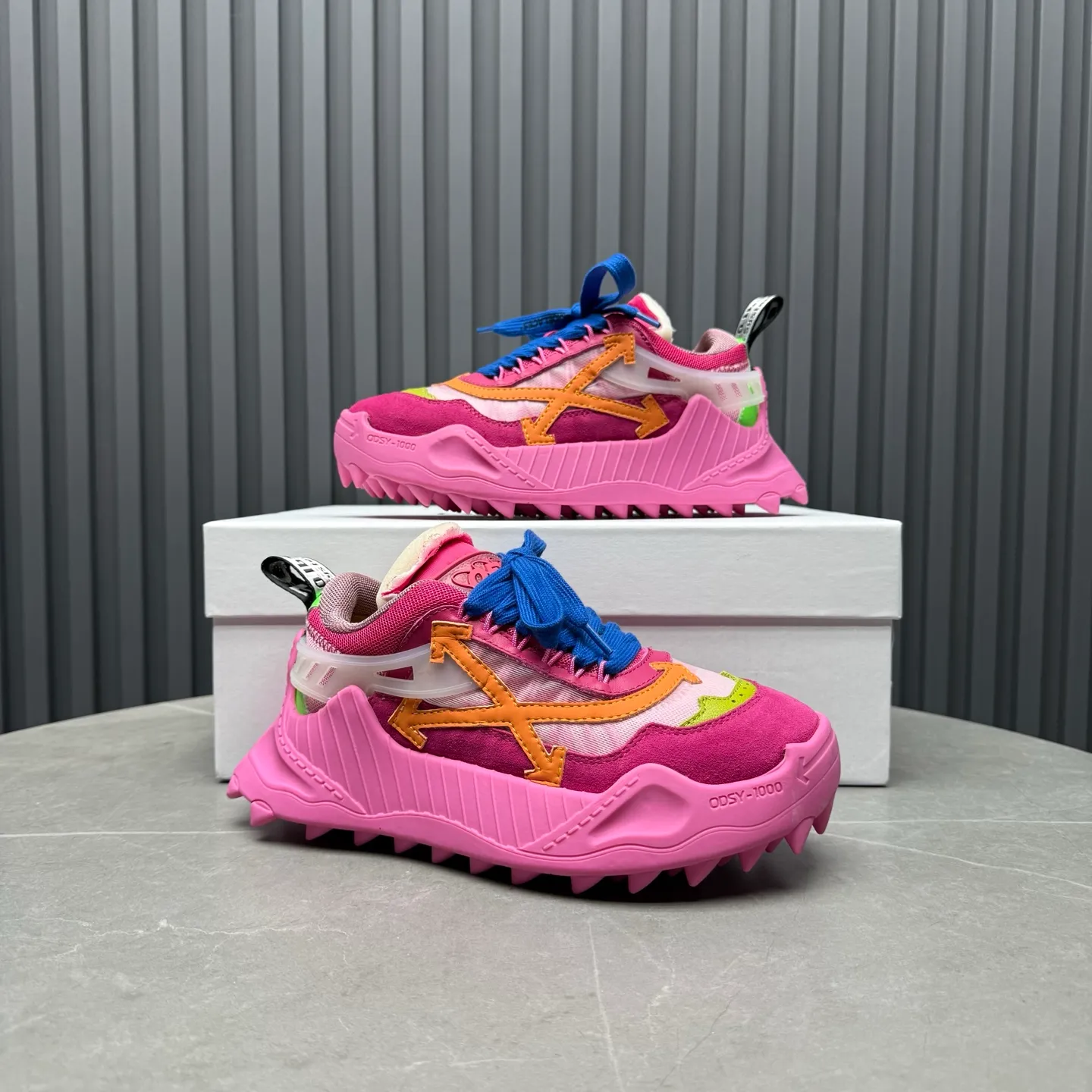 【OFF WHITE】P: 680💰Couple model, Size: Female 35-40; Male 39-44 (customized at 45.46) 2025SS trendy brand OFF WHITE classic popular model, combined outsole, official website original 1:1 developed top-level copy, ️Selected imported high-mercerized matte cowhide splicing breathable mesh ✔️Breathable lining, breathable and comfortable, simple and personalized design, official website rubber outsole.